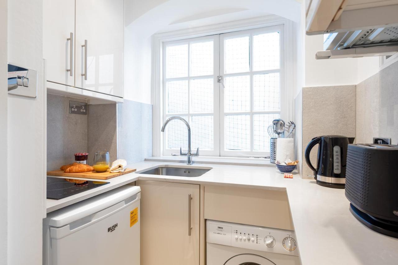 Capital Sloane Street Studio With Balcony Londra Esterno foto
