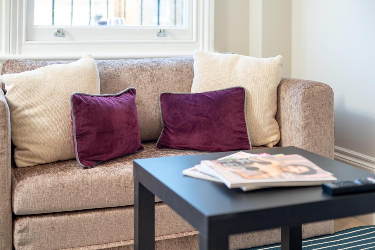 Capital Sloane Street Studio With Balcony Londra Esterno foto